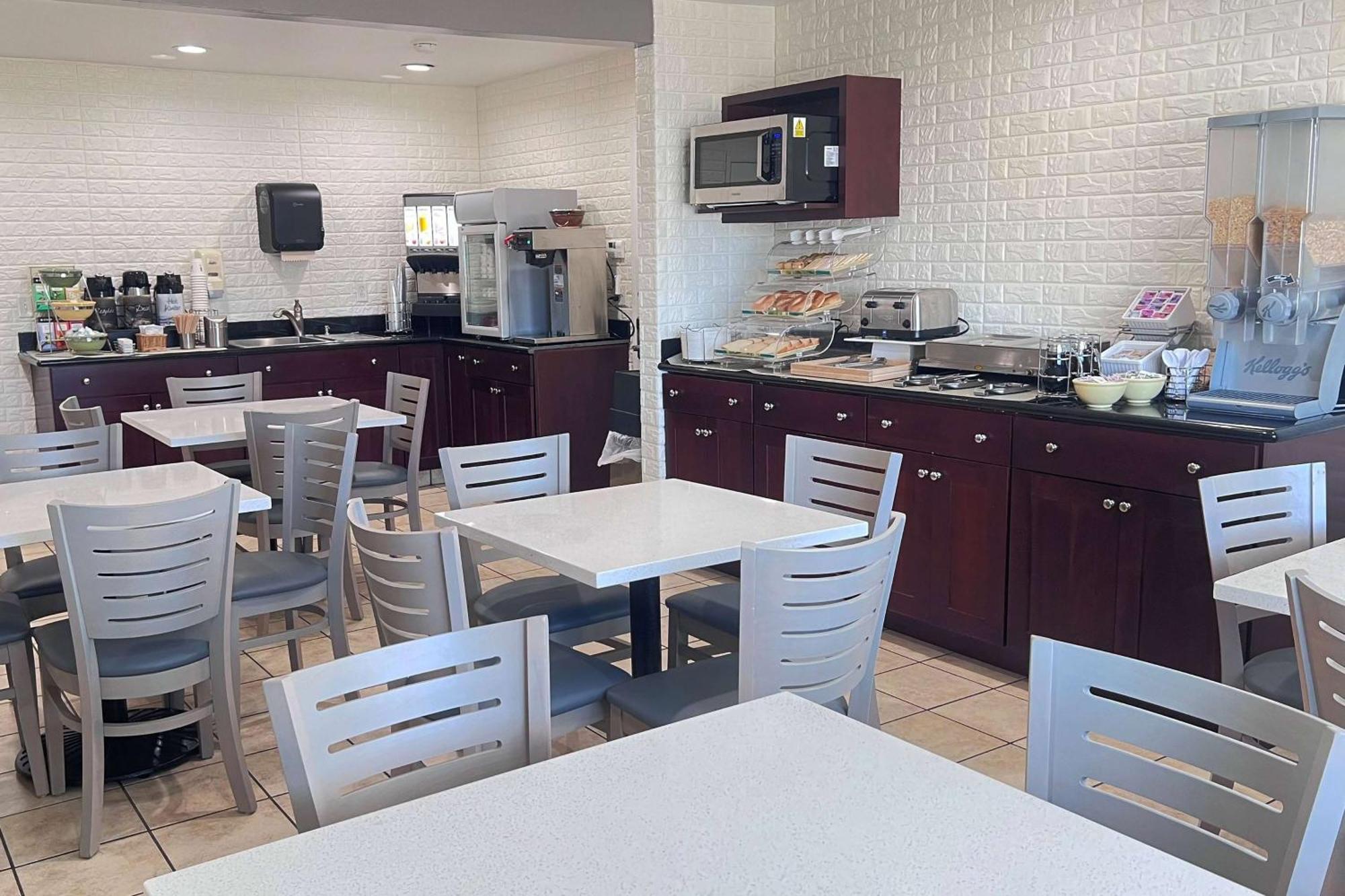 Ramada Bayside Inn & Suites ยูเรกา ภายนอก รูปภาพ