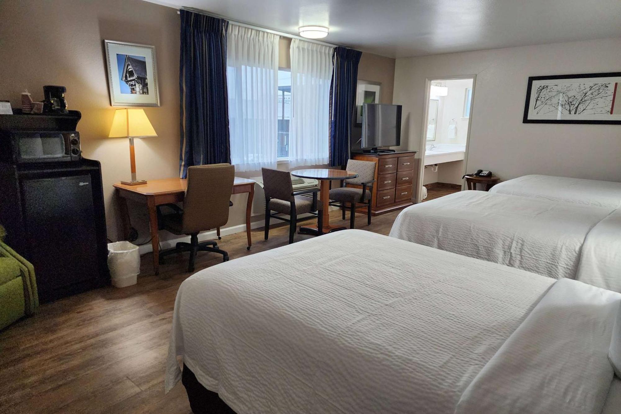 Ramada Bayside Inn & Suites ยูเรกา ภายนอก รูปภาพ