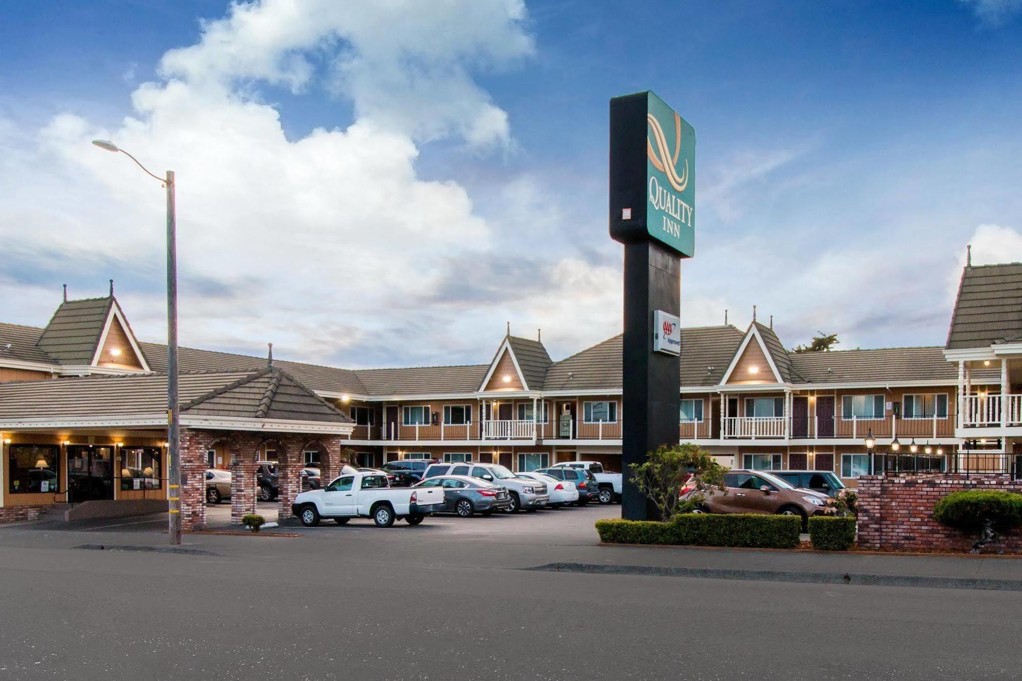 Ramada Bayside Inn & Suites ยูเรกา ภายนอก รูปภาพ