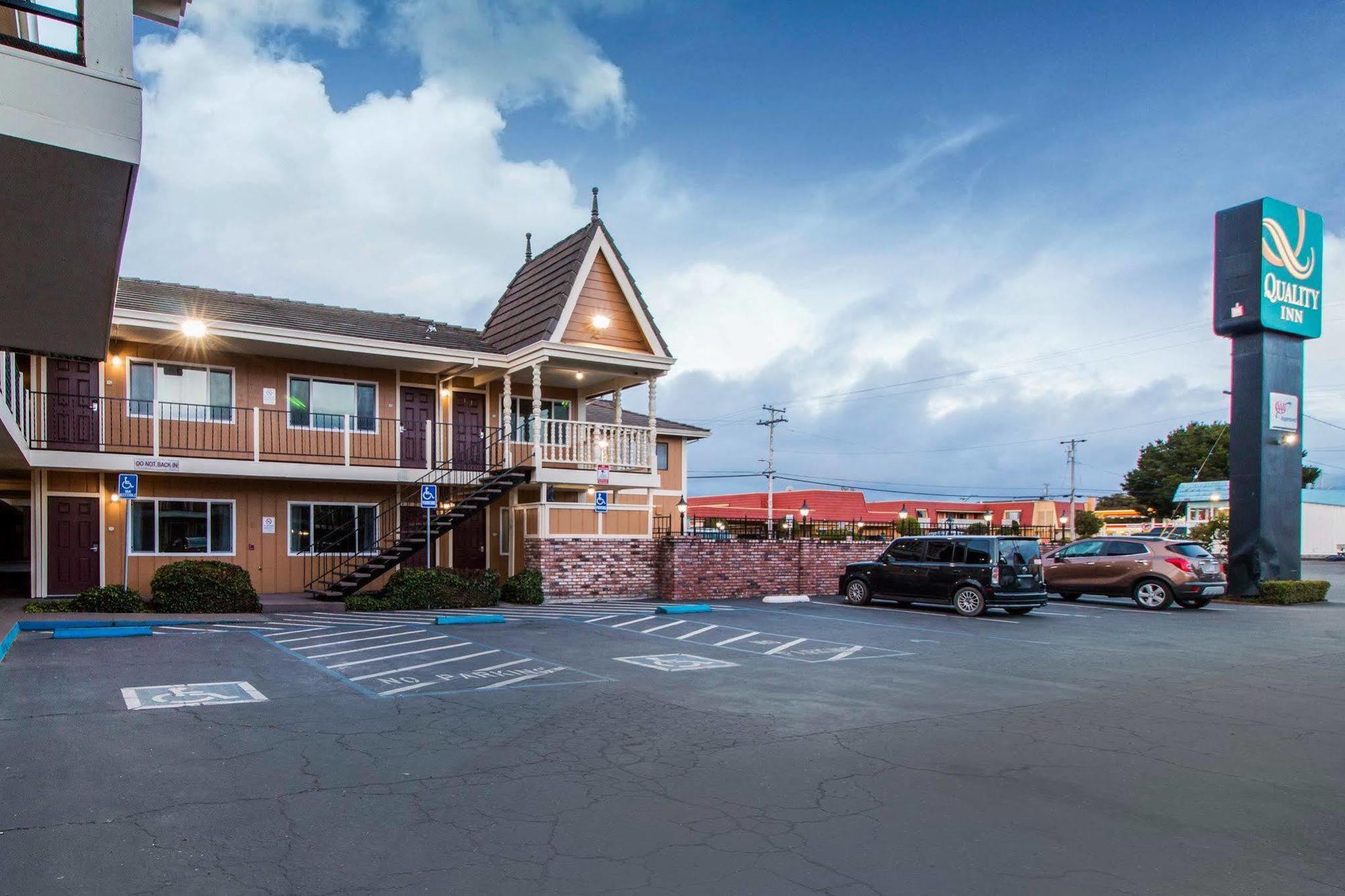 Ramada Bayside Inn & Suites ยูเรกา ภายนอก รูปภาพ